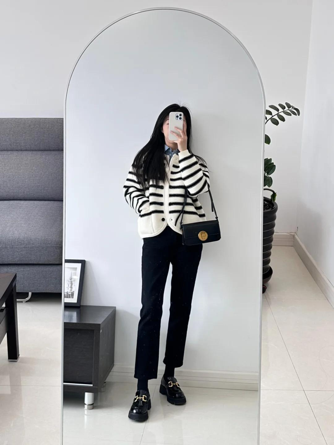Không phải blazer hay váy hoa, “áo kẻ sọc” mới là item đáng sắm nhất mùa thu - Ảnh 4. Không phải blazer hay váy hoa, “áo kẻ sọc” mới là item đáng sắm nhất mùa thu - Ảnh 4.