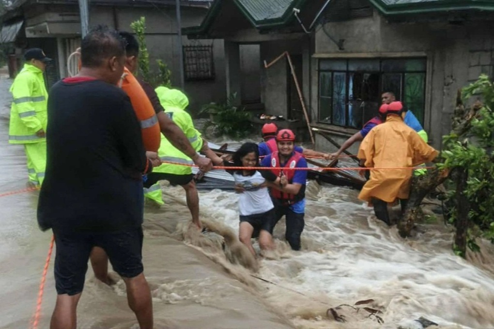 Bão Bualoi tàn phá nặng nề, Philippines chịu tổn thất kinh tế lớn - 1