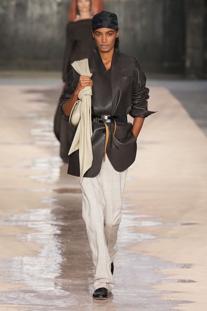 Sắc thái của gam nâu giúp các tín đồ 'cân' mọi phong cách- Ảnh 3. Sắc thái của gam nâu giúp các tín đồ 'cân' mọi phong cách- Ảnh 3.