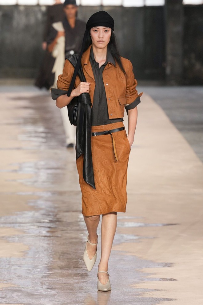 Sắc thái của gam nâu giúp các tín đồ 'cân' mọi phong cách- Ảnh 2. Sắc thái của gam nâu giúp các tín đồ 'cân' mọi phong cách- Ảnh 2.