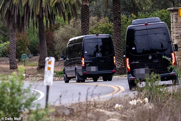 Đám cưới Selena Gomez khai hội: Dàn xe siêu sang xuất hiện, rò rỉ hình ảnh những vị khách hạng A đầu tiên! - Ảnh 4.