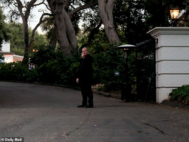 Đám cưới Selena Gomez khai hội: Dàn xe siêu sang xuất hiện, rò rỉ hình ảnh những vị khách hạng A đầu tiên! - Ảnh 6.