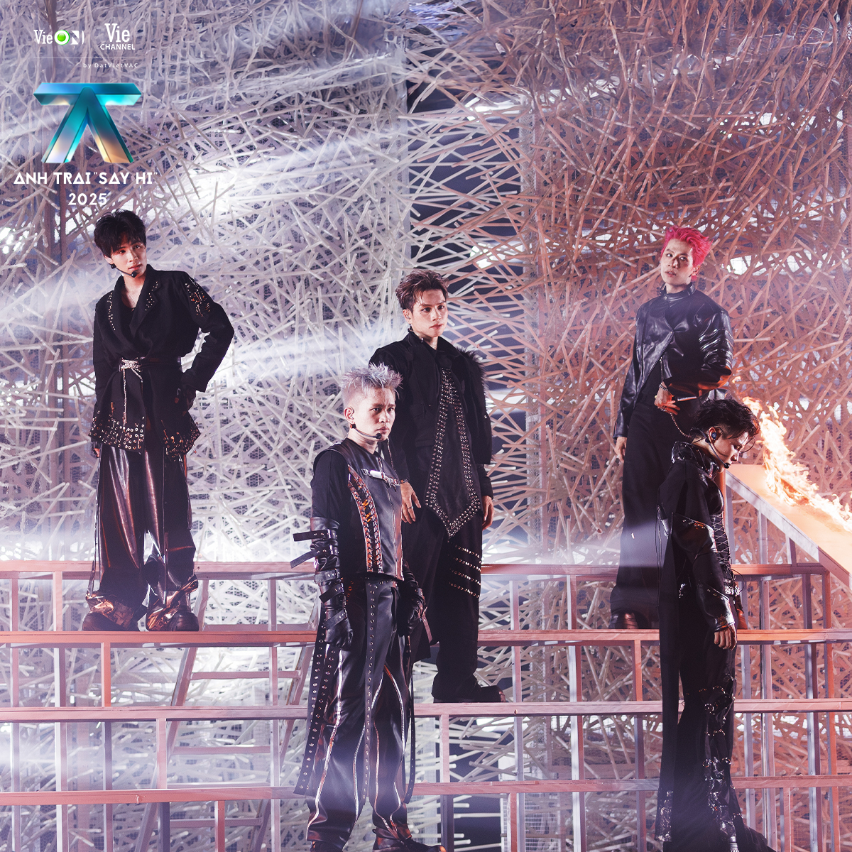 Live Stage 1 Anh Trai Say Hi mùa 2: Chạm tay là có hit, nhưng dàn sao kém tiếng vẫn khó bật lên giữa các anh lớn- Ảnh 4. Live Stage 1 Anh Trai Say Hi mùa 2: Chạm tay là có hit, nhưng dàn sao kém tiếng vẫn khó bật lên giữa các anh lớn- Ảnh 4.