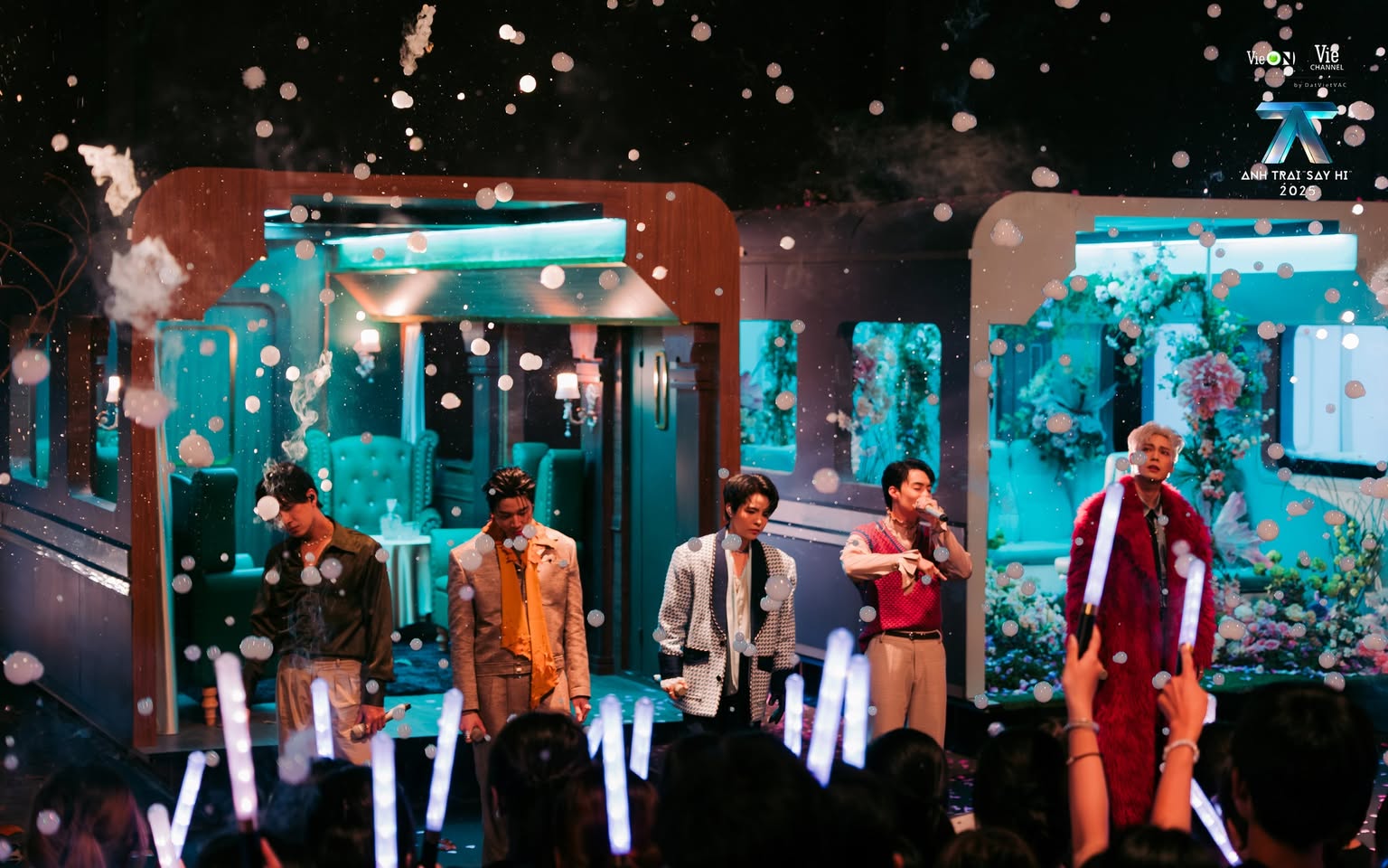 Live Stage 1 Anh Trai Say Hi mùa 2: Chạm tay là có hit, nhưng dàn sao kém tiếng vẫn khó bật lên giữa các anh lớn- Ảnh 5. Live Stage 1 Anh Trai Say Hi mùa 2: Chạm tay là có hit, nhưng dàn sao kém tiếng vẫn khó bật lên giữa các anh lớn- Ảnh 5.