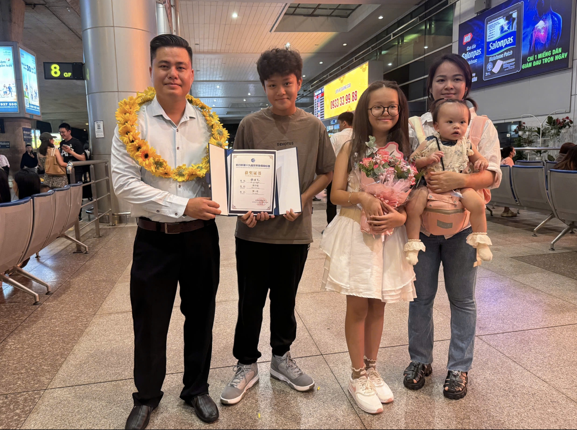 Ngày về của nhà vô địch cờ tướng thế giới Lại Lý Huynh - Ảnh 4.