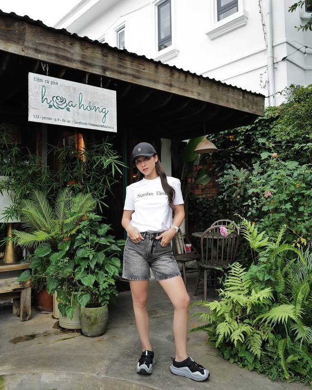 Áo cổ tròn là mảnh ghép nâng tầm phong cách tối giản- Ảnh 3. Áo cổ tròn là mảnh ghép nâng tầm phong cách tối giản- Ảnh 3.