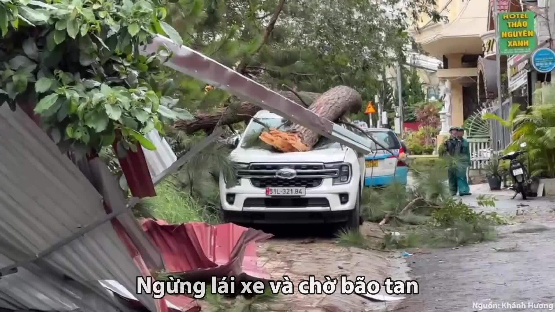 Kỹ năng an toàn khi lái xe trong bão
