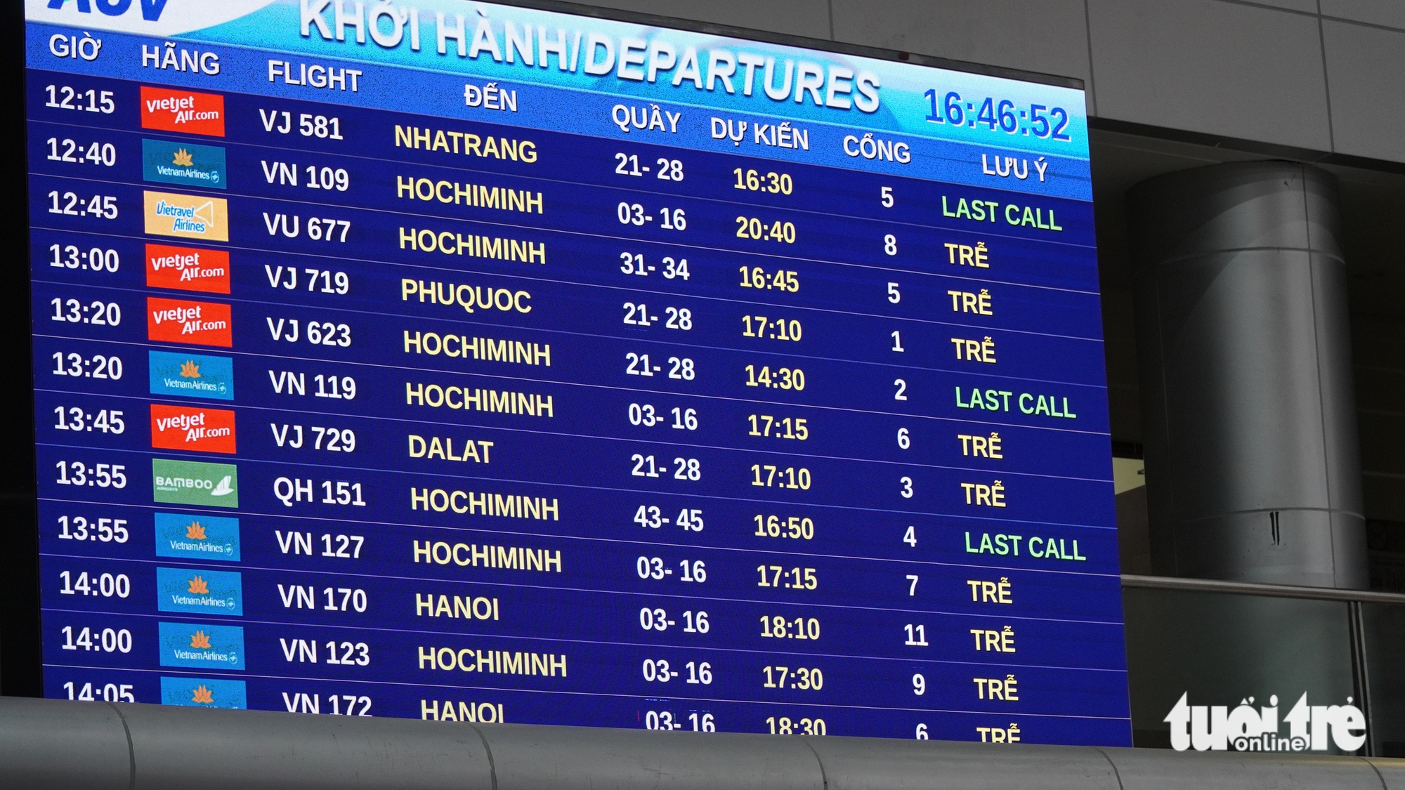 Hàng ngàn khách chờ tại sân bay Đà Nẵng vì bão số 10 làm trễ chuyến hàng loạt 5 Hàng ngàn khách chờ tại sân bay Đà Nẵng vì bão số 10 làm trễ chuyến hàng loạt - Ảnh 8.