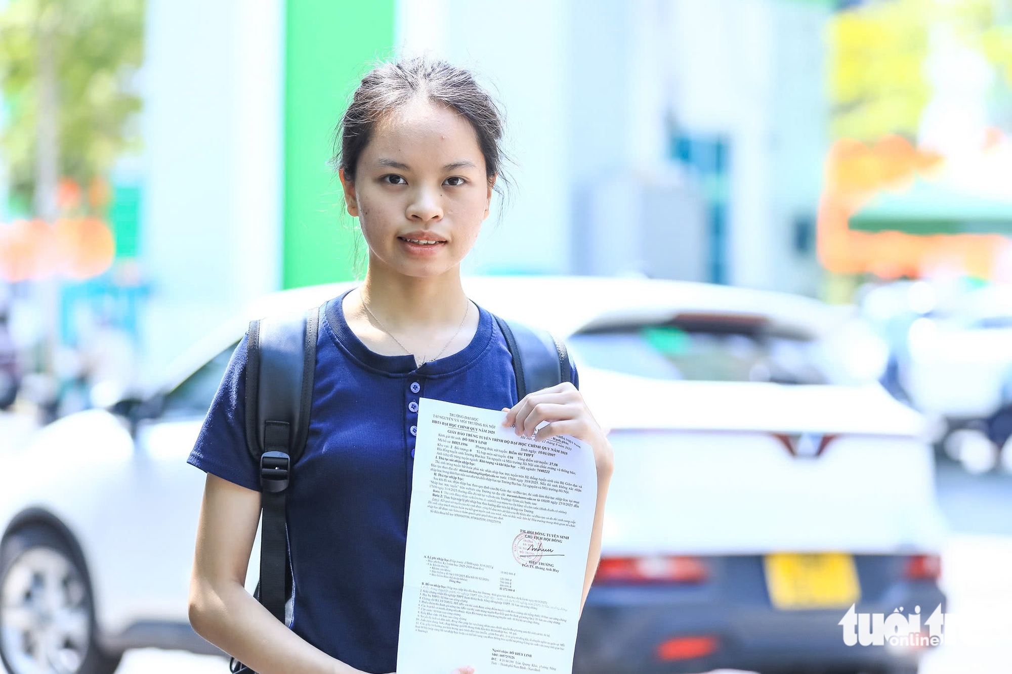 Ngoại không lao động được, cháu làm công nhân kiếm học phí và nương tựa tình người - Ảnh 3.