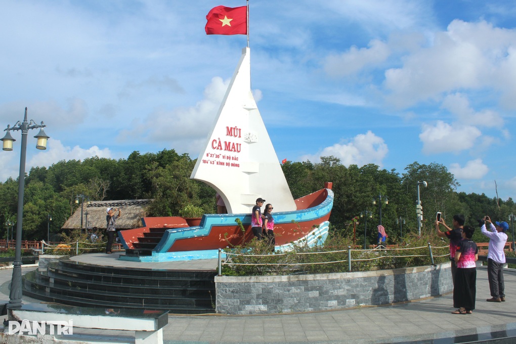 Nơi nào có thể ngắm bình minh trên Biển Đông và hoàng hôn ở Biển Tây? - 2