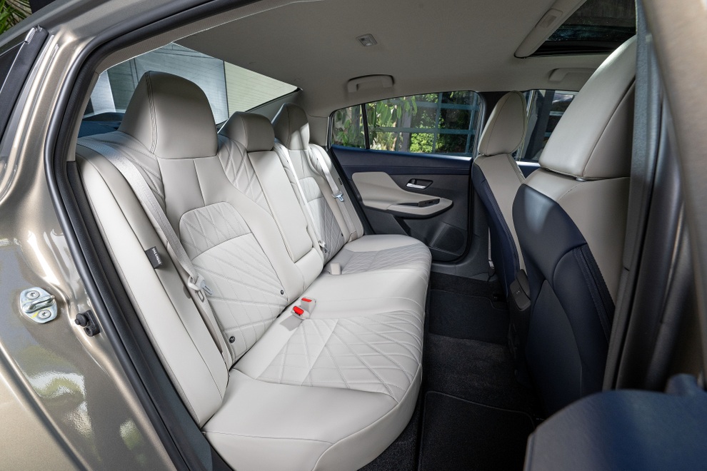 Nissan quyết “vượt khó”, nâng cấp mẫu sedan bán chạy đối đầu Corolla, Civic - 5