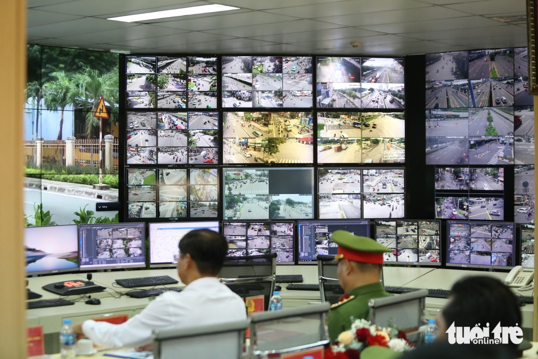 Nếu xe tải tông nhau bốc cháy trong hầm sông Sài Gòn, cảnh sát chữa cháy ra sao? 2 Nếu xe tải tông nhau bốc cháy trong hầm sông Sài Gòn, cảnh sát chữa cháy ra sao? - Ảnh 3.