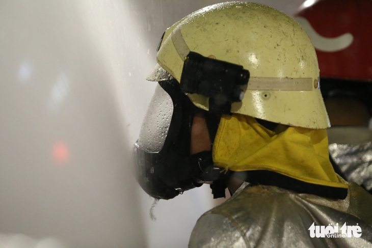 Nếu xe tải tông nhau bốc cháy trong hầm sông Sài Gòn, cảnh sát chữa cháy ra sao? 7 Nếu xe tải tông nhau bốc cháy trong hầm sông Sài Gòn, cảnh sát chữa cháy ra sao? - Ảnh 9.