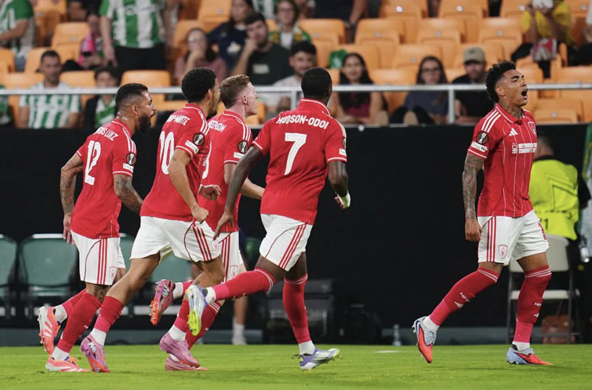 Antony chói sáng, Betis cầm chân Nottingham Forest trận mở màn Europa League- Ảnh 2. Antony chói sáng, Betis cầm chân Nottingham Forest trận mở màn Europa League- Ảnh 2.