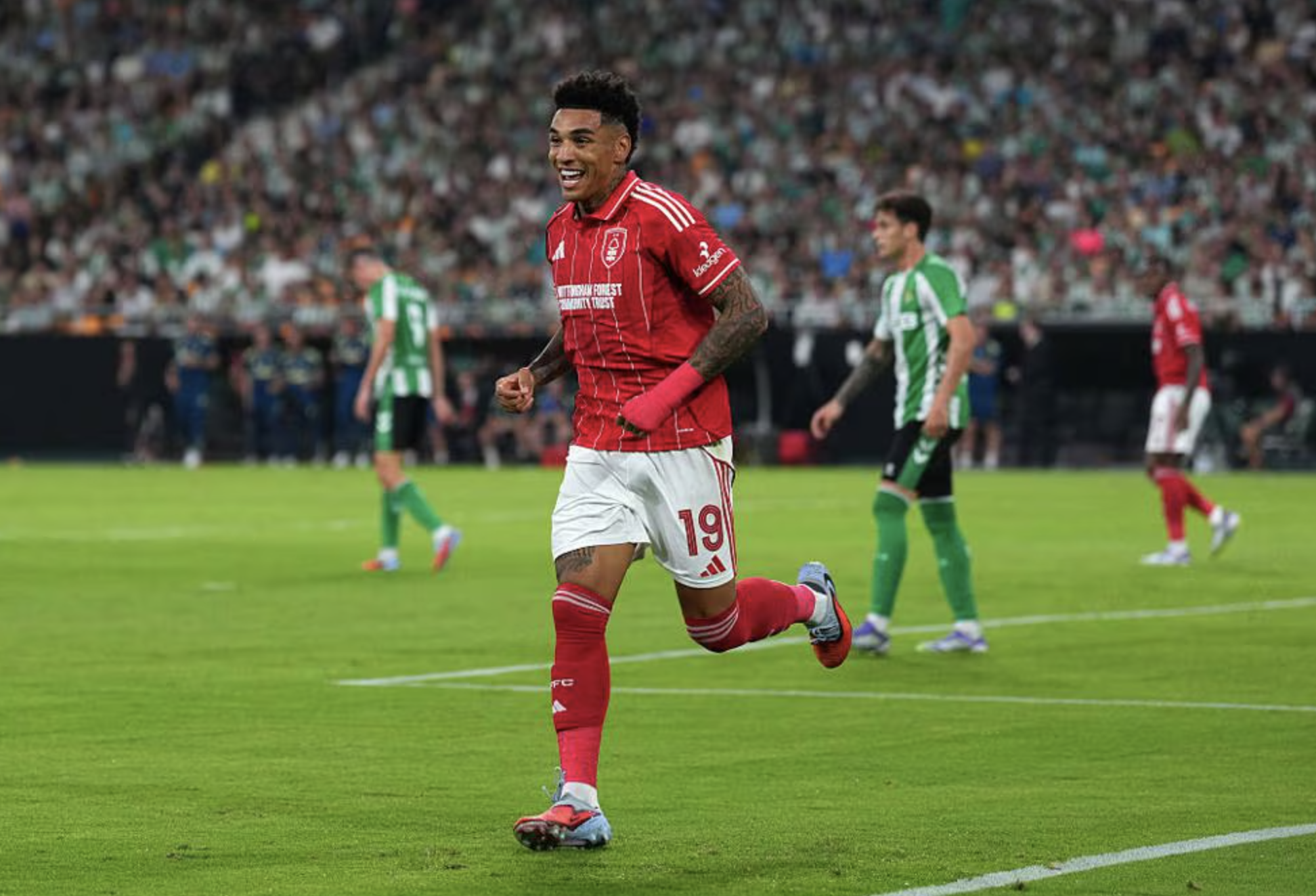 Antony chói sáng, Betis cầm chân Nottingham Forest trận mở màn Europa League- Ảnh 3. Antony chói sáng, Betis cầm chân Nottingham Forest trận mở màn Europa League- Ảnh 3.