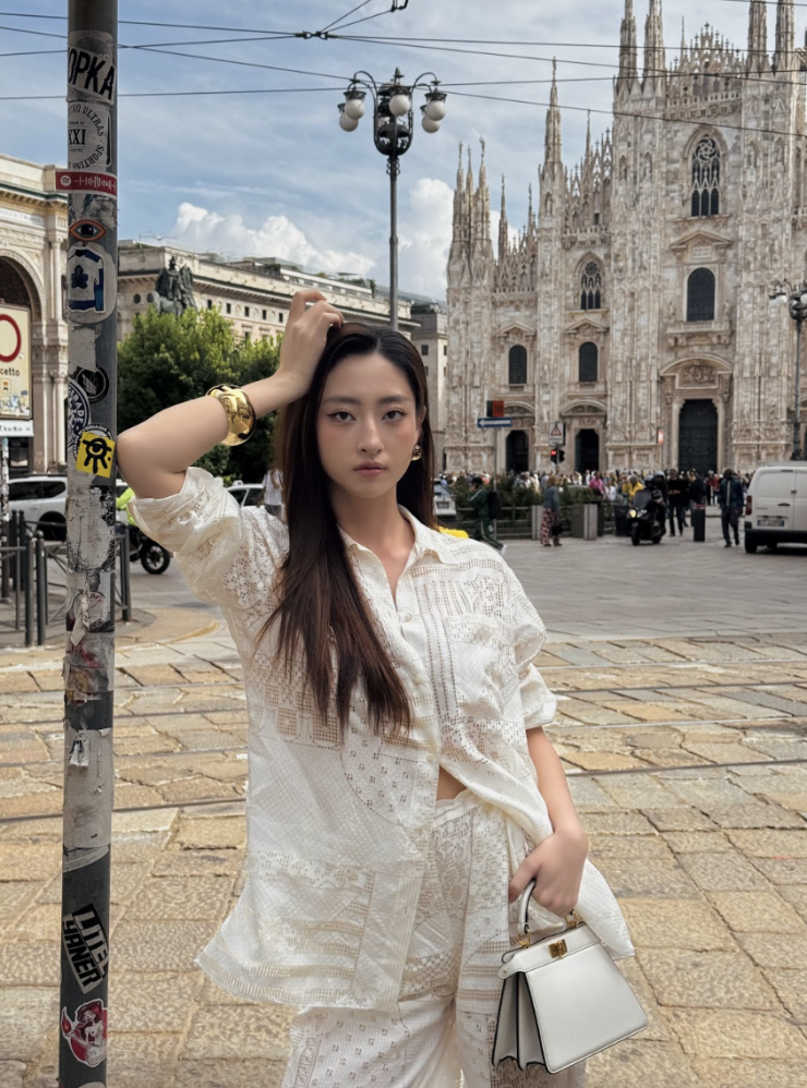 Lương Thùy Linh diện cả cây đồ hiệu Fendi nổi bật tại Milan - 11