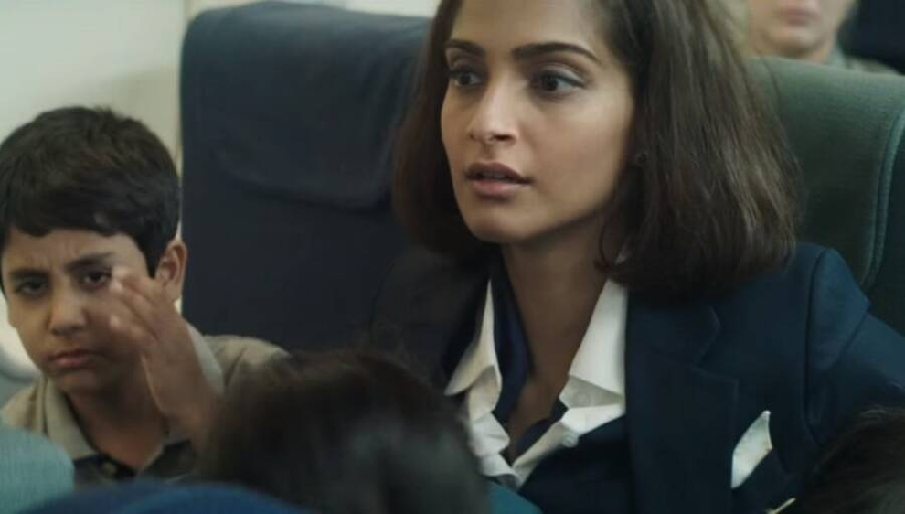 Chuyện về vụ máy bay bị tấn công, nữ tiếp viên nhanh trí cứu mạng 359 người - 4