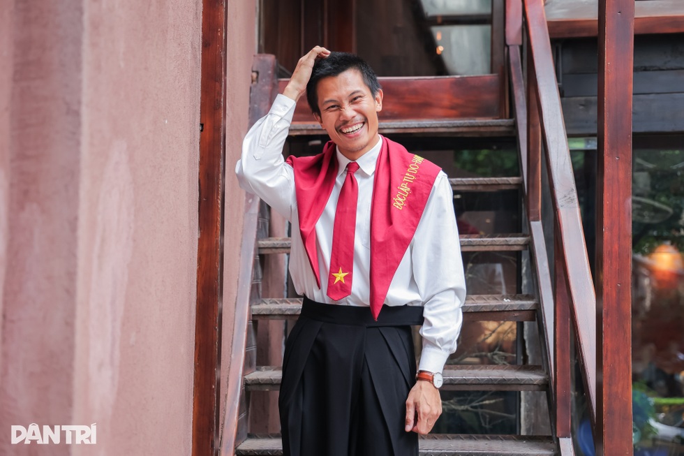 Anh Tạ “Mưa đỏ” từng muốn đổi nghề diễn sang kinh doanh vì kinh tế khó khăn - 5