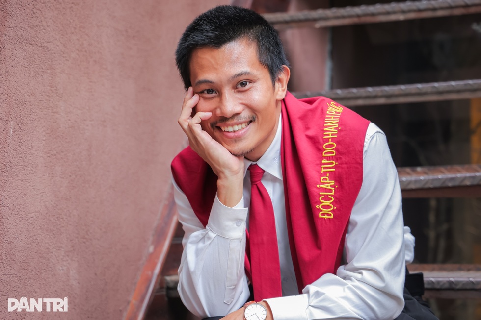 Anh Tạ “Mưa đỏ” từng muốn đổi nghề diễn sang kinh doanh vì kinh tế khó khăn - 7