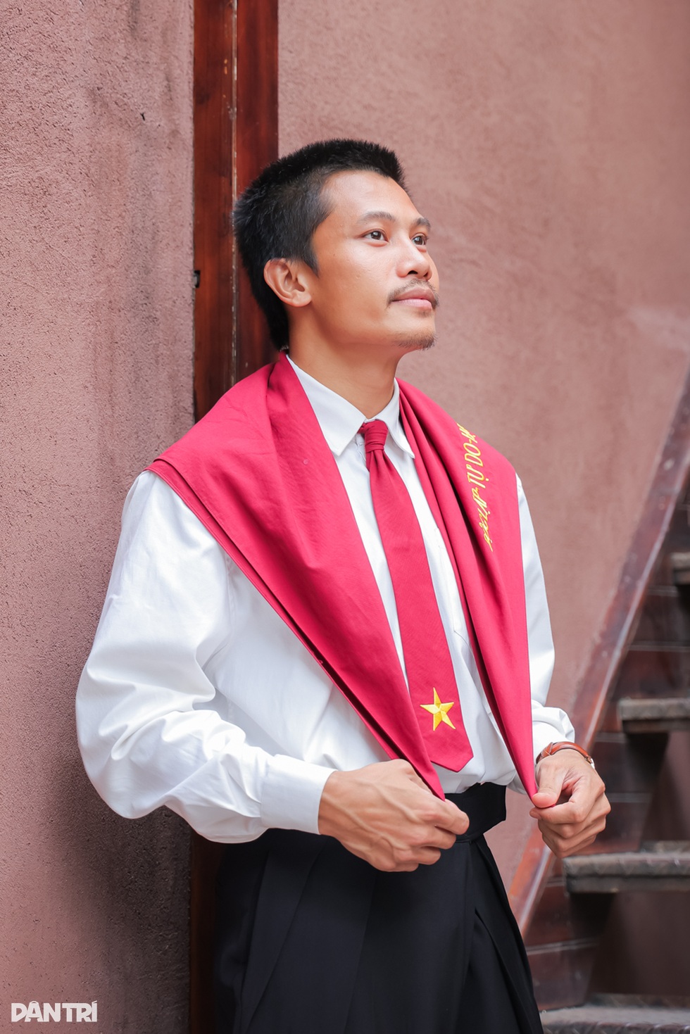 Anh Tạ “Mưa đỏ” từng muốn đổi nghề diễn sang kinh doanh vì kinh tế khó khăn - 8