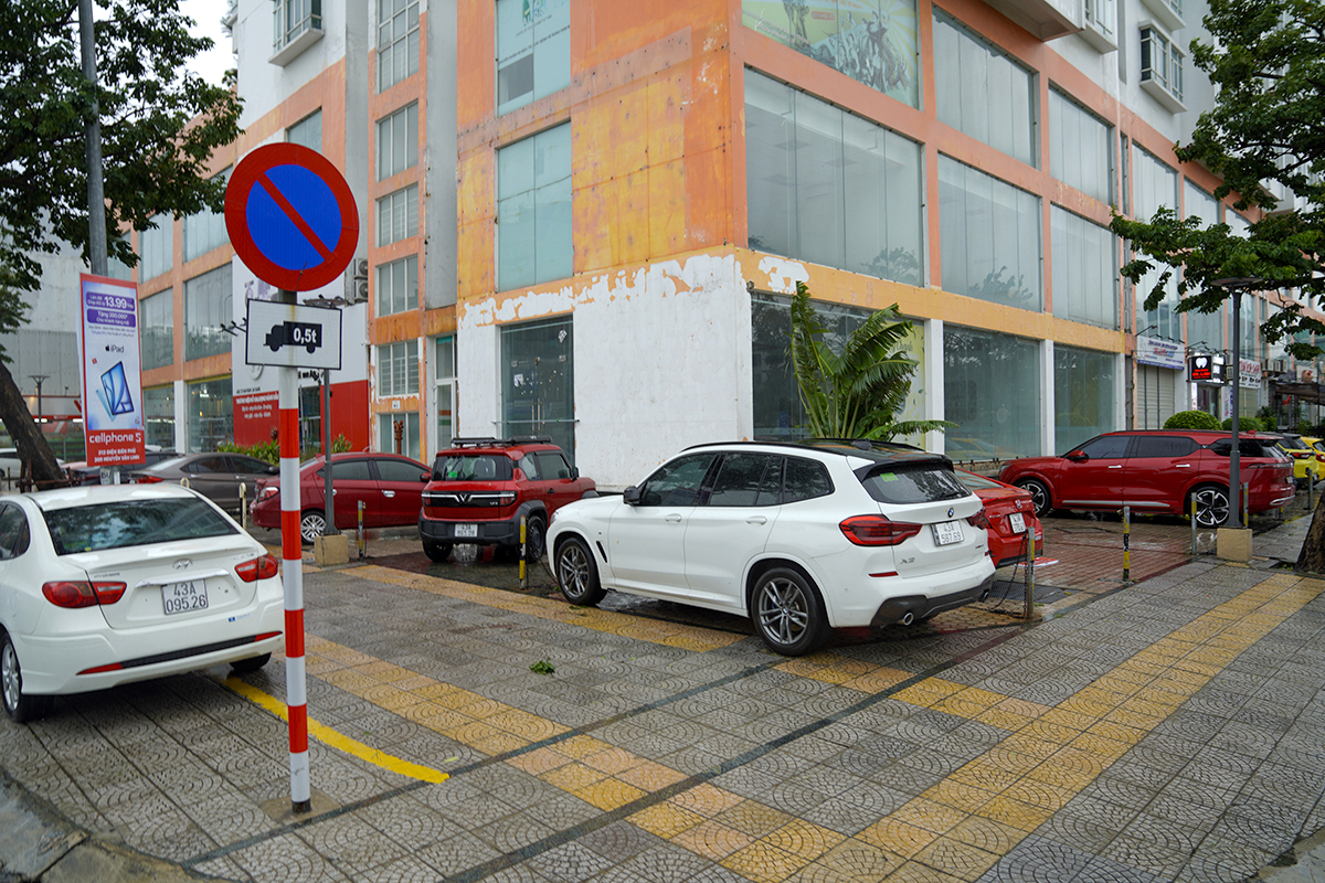 Hàng nghìn người miền Trung đưa ôtô đi tránh bão Bualoi 2 1759082267 93 Hang nghin nguoi mien Trung dua oto di tranh bao