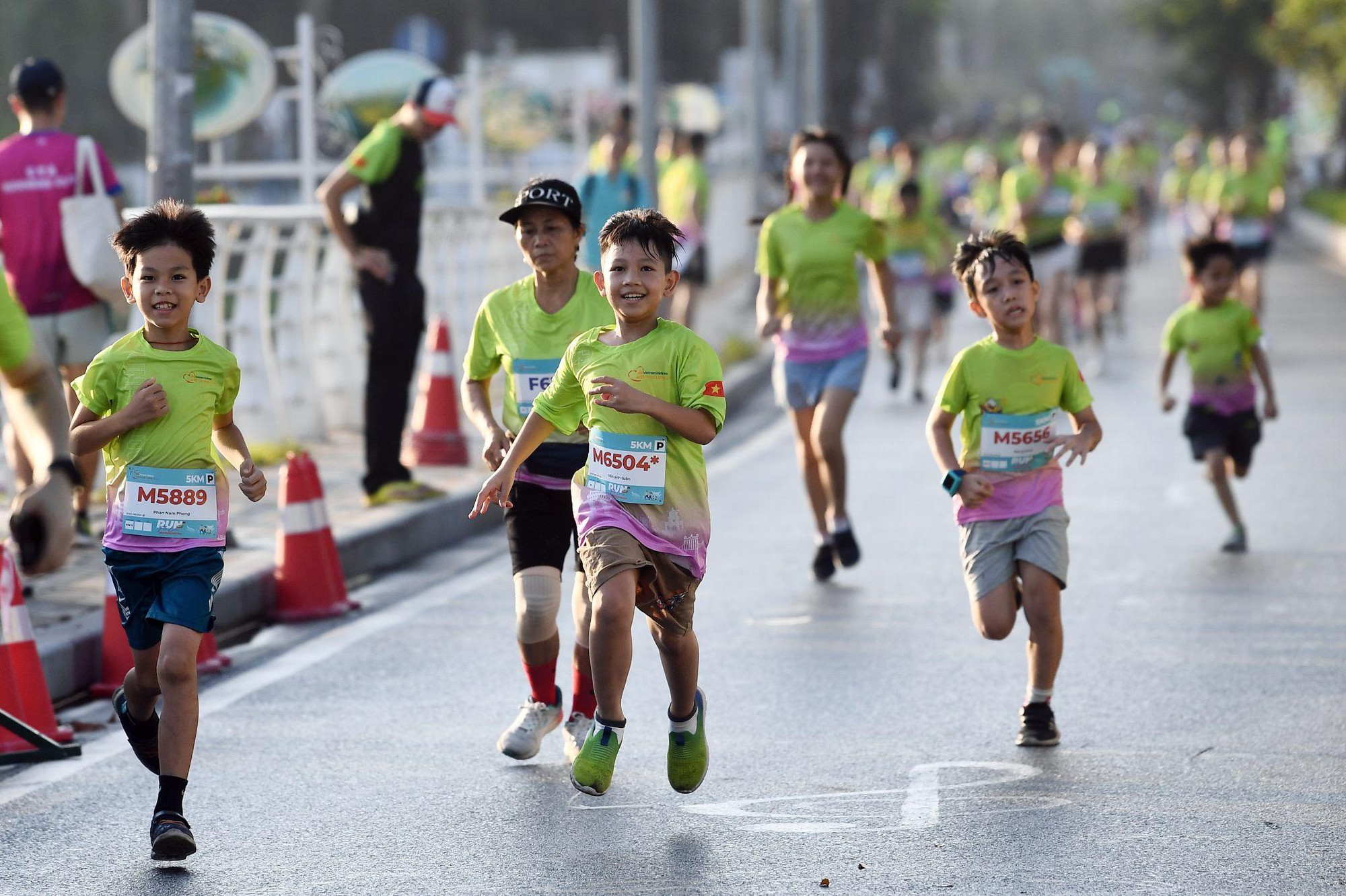 Giải chạy “Run For Love 2025” thành công rực rỡ, khởi động chuỗi chiến dịch “Chạm Thu Hà Nội”- Ảnh 5.