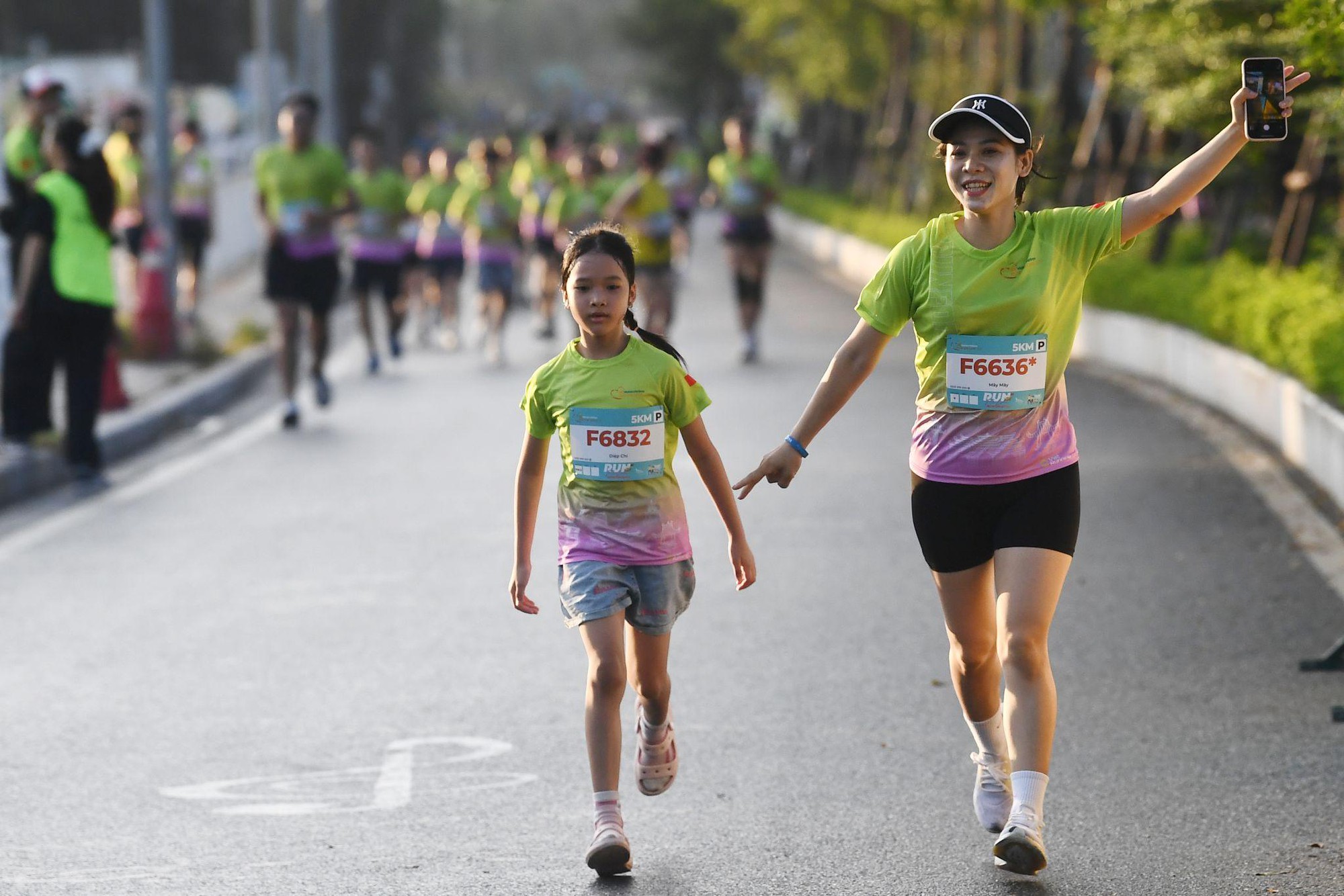 Giải chạy “Run For Love 2025” thành công rực rỡ, khởi động chuỗi chiến dịch “Chạm Thu Hà Nội”- Ảnh 12.