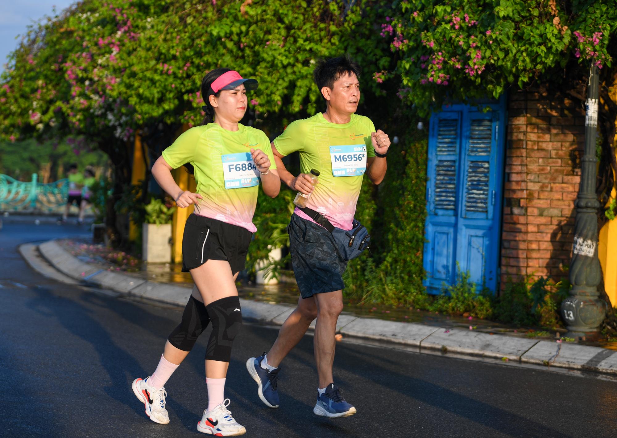 Giải chạy “Run For Love 2025” thành công rực rỡ, khởi động chuỗi chiến dịch “Chạm Thu Hà Nội”- Ảnh 14.