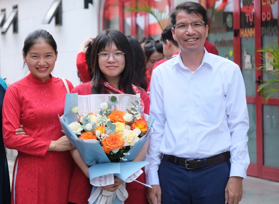 Nữ sinh nhút nhát đạt điểm SAT top 1% toàn cầu, thủ khoa “kép” - 2