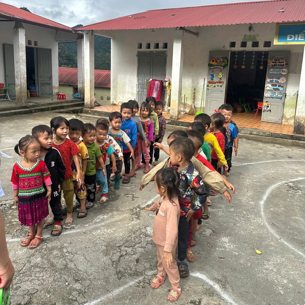 Cô giáo 23 tuổi bỏ phố lên bản, mang con chữ đến học trò vùng cao - 2