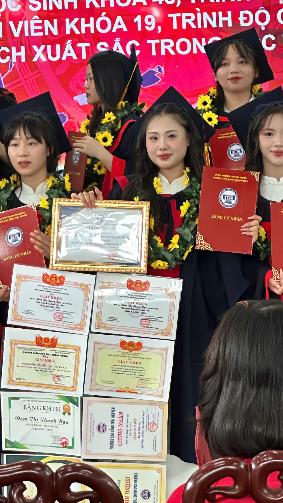 Cô giáo 23 tuổi bỏ phố lên bản, mang con chữ đến học trò vùng cao - 5