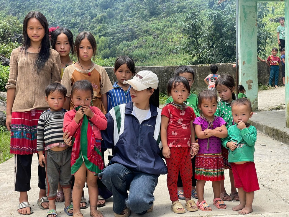 Cô giáo 23 tuổi bỏ phố lên bản, mang con chữ đến học trò vùng cao - 8