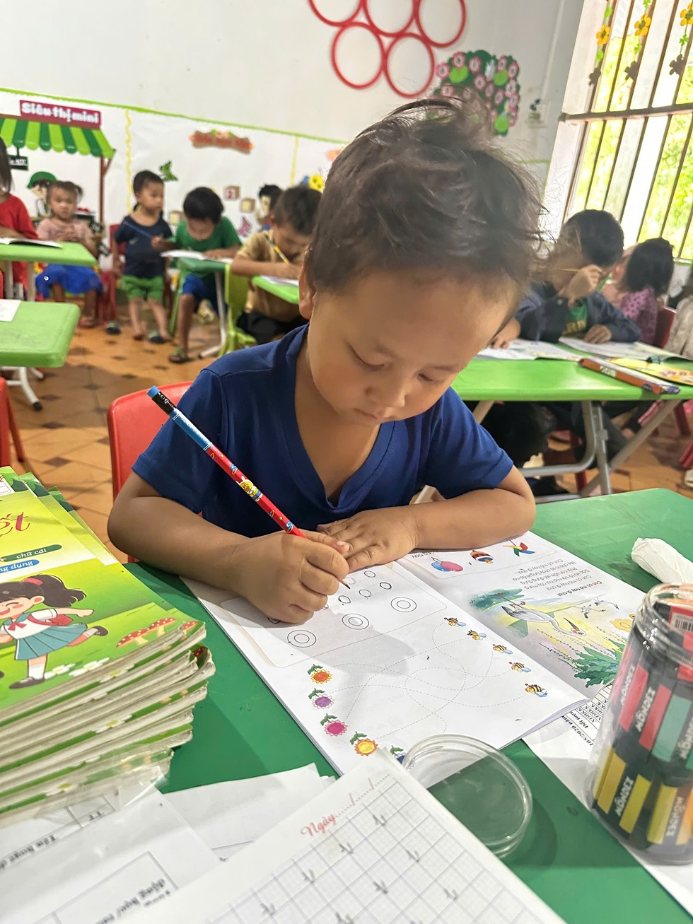 Cô giáo 23 tuổi bỏ phố lên bản, mang con chữ đến học trò vùng cao - 7