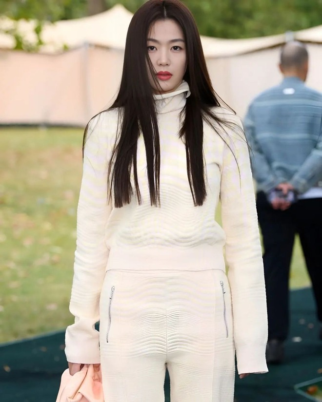 Làn sóng "tẩy chay sao Hàn" lớn chưa từng thấy ở Trung Quốc: Jeon Ji Hyun, Yoona (SNSD) thành tội đồ! - Ảnh 6. Làn sóng "tẩy chay sao Hàn" lớn chưa từng thấy ở Trung Quốc: Jeon Ji Hyun, Yoona (SNSD) thành tội đồ! - Ảnh 6.