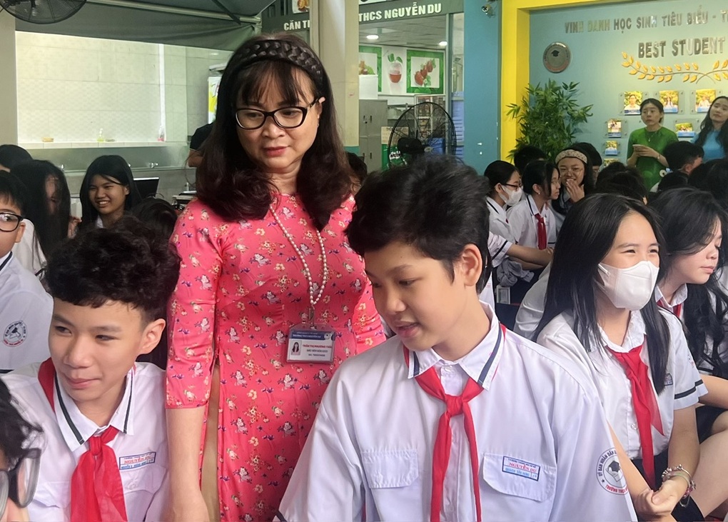 Nhiều người tin nhờ đòn roi, mắng mỏ của thầy cô mà nên người - 2