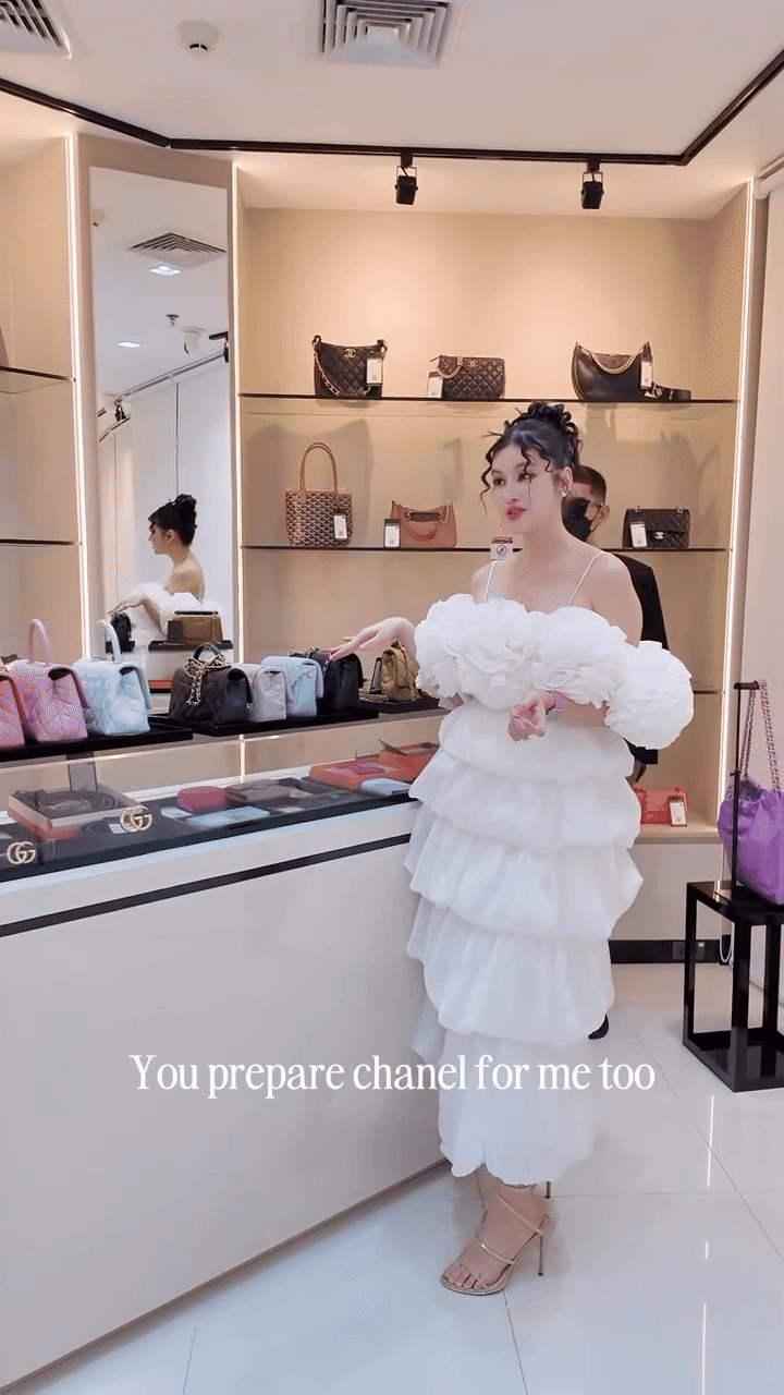 Bạn của Lisa là “phú bà mua tất” đất Thái Lan, cách dùng hàng hiệu khác hẳn nhiều phú bà khác- Ảnh 2. Bạn của Lisa là “phú bà mua tất” đất Thái Lan, cách dùng hàng hiệu khác hẳn nhiều phú bà khác- Ảnh 2.