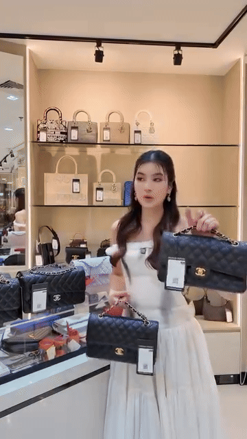 Bạn của Lisa là “phú bà mua tất” đất Thái Lan, cách dùng hàng hiệu khác hẳn nhiều phú bà khác- Ảnh 24. Bạn của Lisa là “phú bà mua tất” đất Thái Lan, cách dùng hàng hiệu khác hẳn nhiều phú bà khác- Ảnh 24.