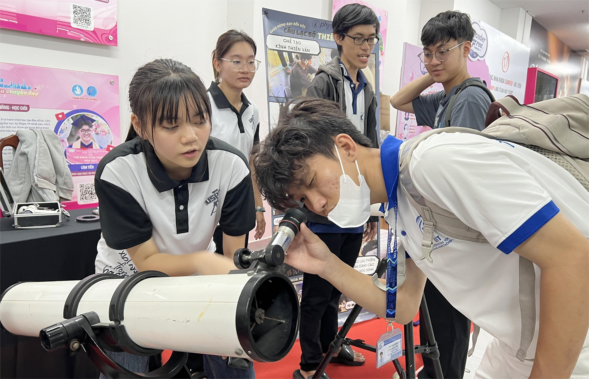 Ngày hội Tân sinh viên TP.HCM truyền cảm hứng khởi nghiệp 2 Ngày hội Tân sinh viên TP.HCM truyền cảm hứng khởi nghiệp - Ảnh 2.