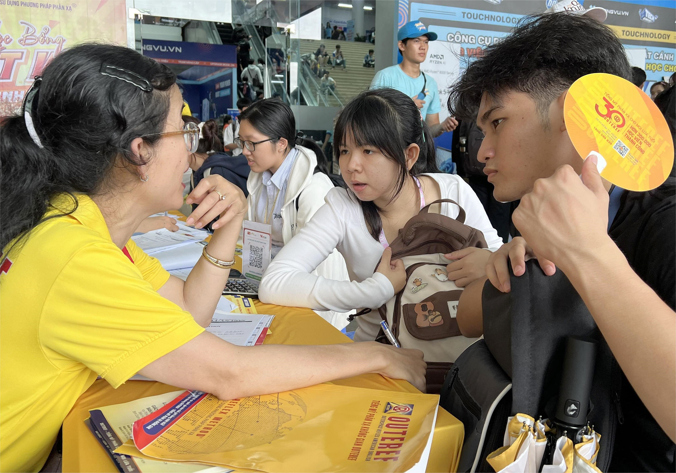 Ngày hội Tân sinh viên TP.HCM truyền cảm hứng khởi nghiệp 3 Ngày hội Tân sinh viên TP.HCM truyền cảm hứng khởi nghiệp - Ảnh 3.