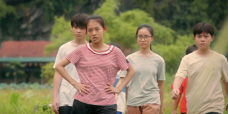 Cách Em 1 Milimet: Phim giờ vàng hot vượt mặt Mưa Đỏ, dàn nhóc tỳ "cưng xỉu" khiến khán giả mong đừng đổi diễn viên 13 Cả dàn diễn viên nhí lẫn nội dung của Cách Em 1 Milimet đều được khán giả hết lời khen ngợi.