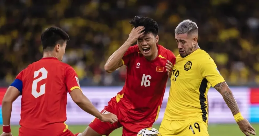 thuc-hu-bong-da-malaysia-nhap-tich-lau-7-cau-thu-da-voi-tuyen-viet-nam (1).jpg