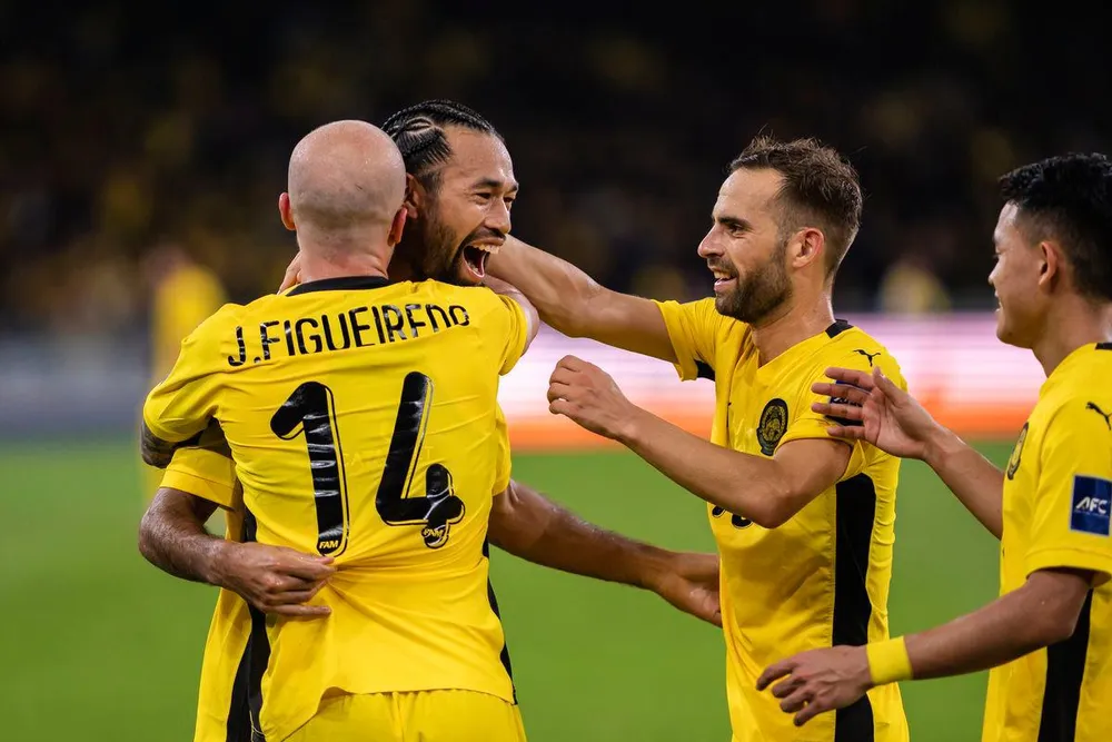 thuc-hu-bong-da-malaysia-nhap-tich-lau-7-cau-thu-da-voi-tuyen-viet-nam (2).jpg