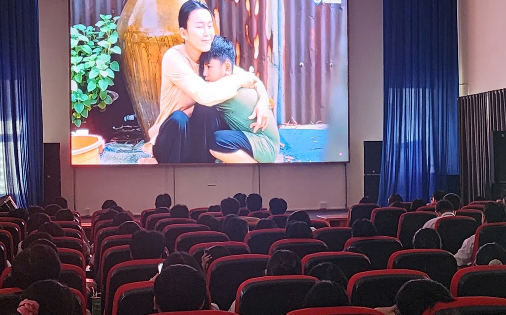 Trường học thiết kế giờ ra chơi thành sân khấu âm nhạc, rạp chiếu phim - 3