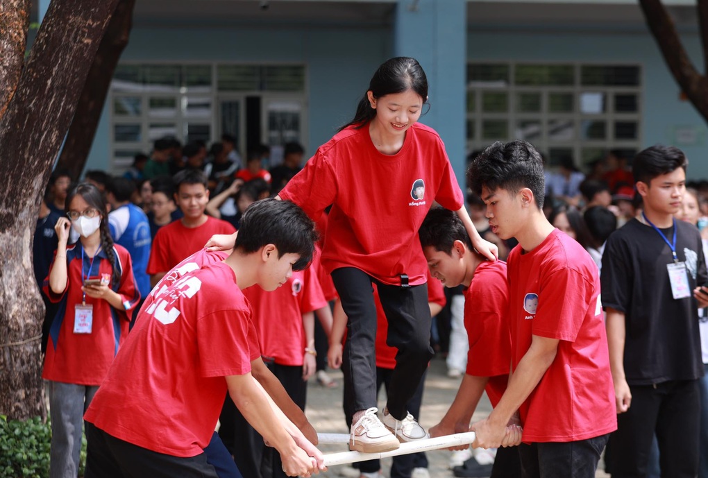 Trường học thiết kế giờ ra chơi thành sân khấu âm nhạc, rạp chiếu phim - 4