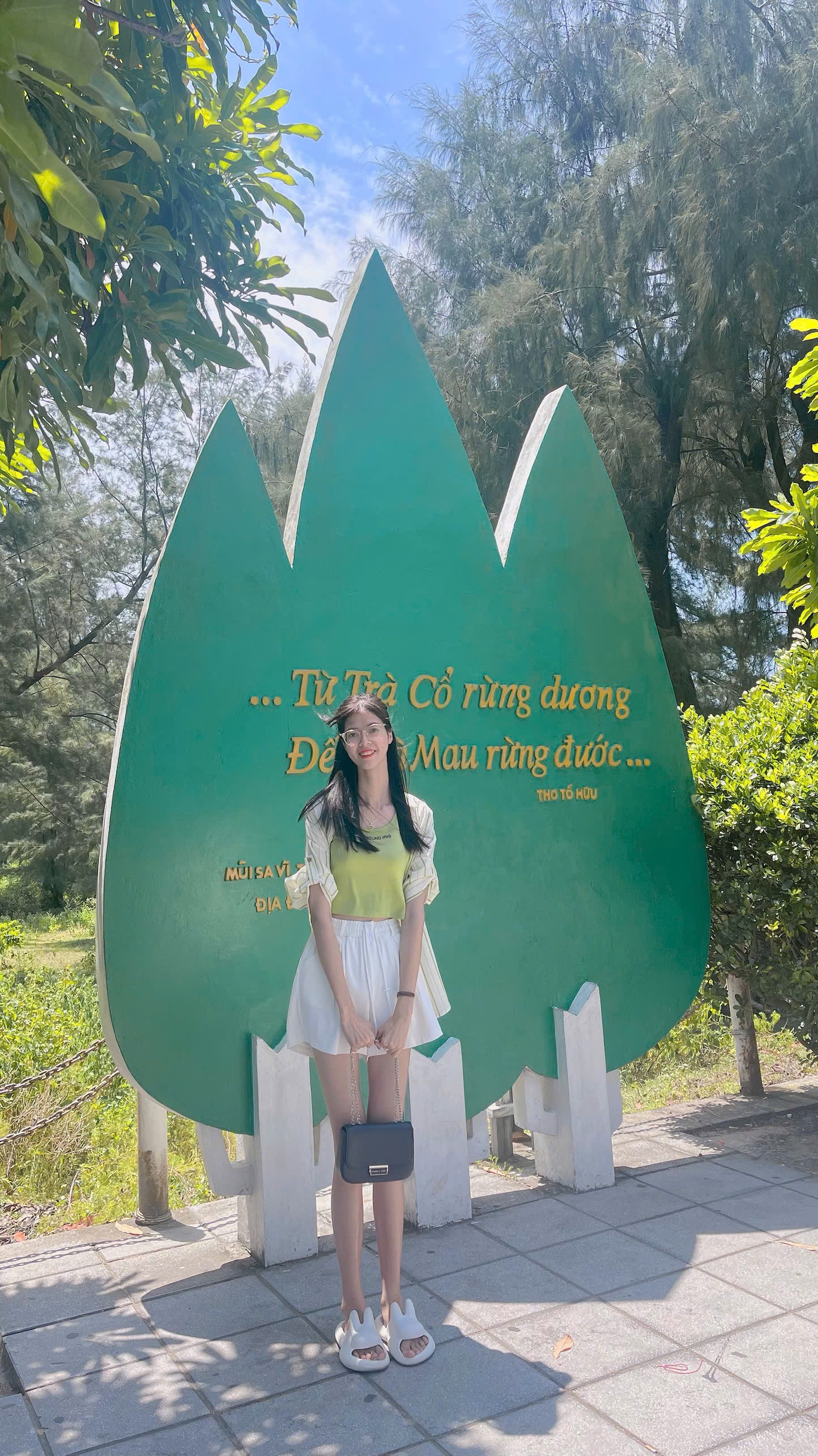 Danh tính cô dâu cao 1m85 lấy chồng cao 1m80 ở Tuyên Quang: Dòng họ có người cao hơn, khách mời hoá "tí hon" - Ảnh 4. Danh tính cô dâu cao 1m85 lấy chồng cao 1m80 ở Tuyên Quang: Dòng họ có người cao hơn, khách mời hoá "tí hon" - Ảnh 4.