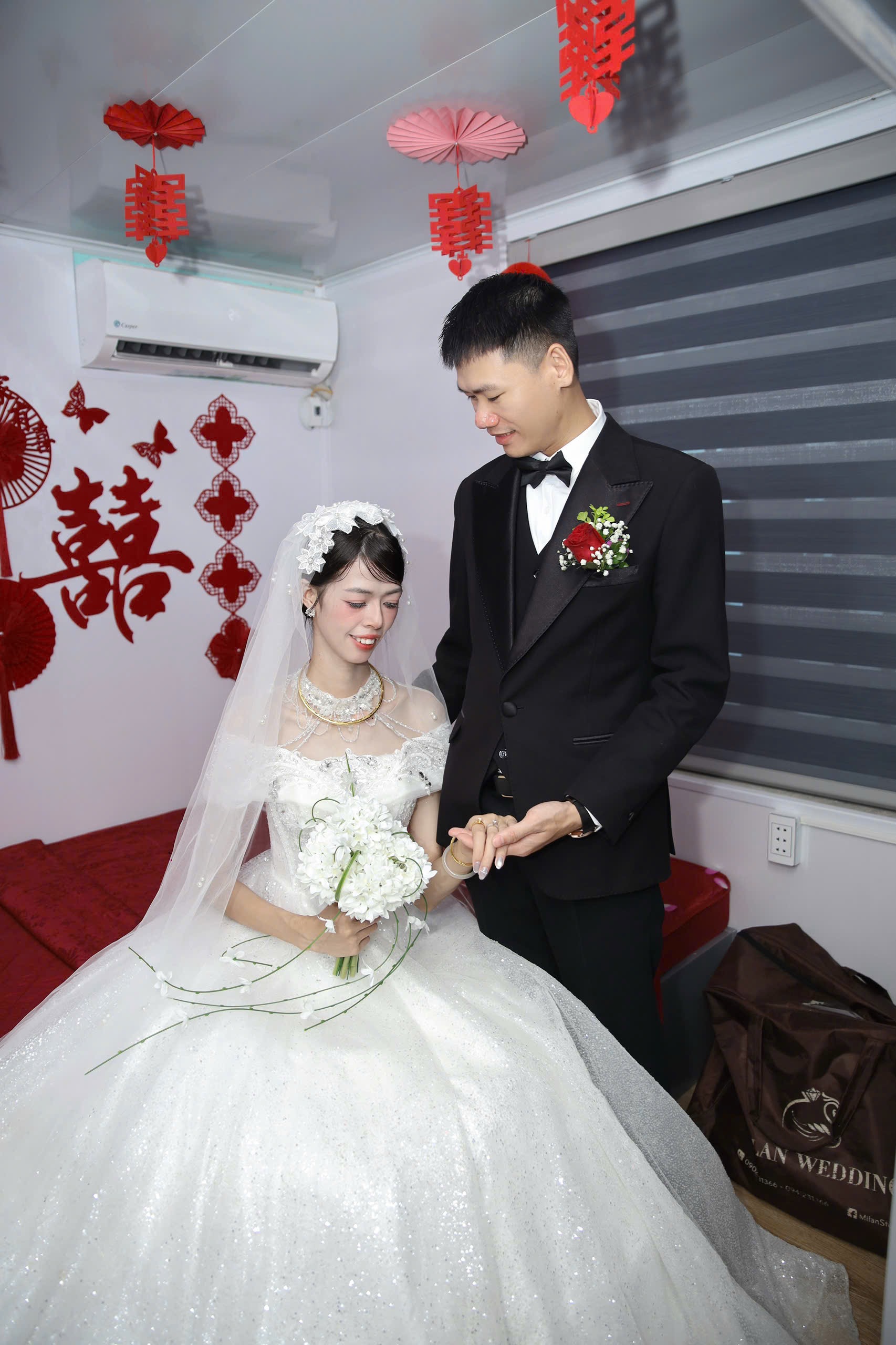 Danh tính cô dâu cao 1m85 lấy chồng cao 1m80 ở Tuyên Quang: Dòng họ có người cao hơn, khách mời hoá "tí hon" - Ảnh 8. Danh tính cô dâu cao 1m85 lấy chồng cao 1m80 ở Tuyên Quang: Dòng họ có người cao hơn, khách mời hoá "tí hon" - Ảnh 8.