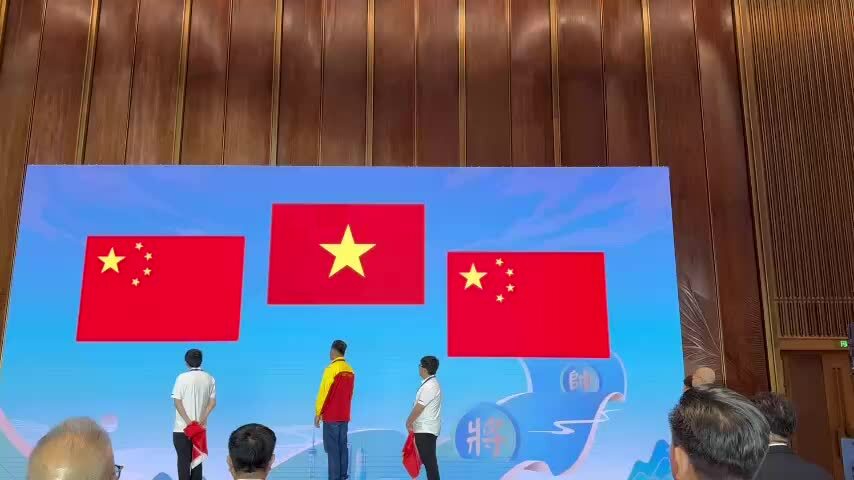 Khoảnh khắc quốc ca Việt Nam lần đầu vang lên trong lễ trao giải cờ tướng thế giới 2025