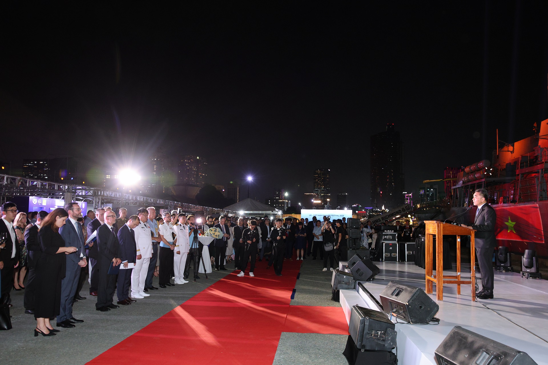 Món Việt xuất hiện trong sự kiện đón tàu Hải quân Hoàng gia Anh - Ảnh 2.