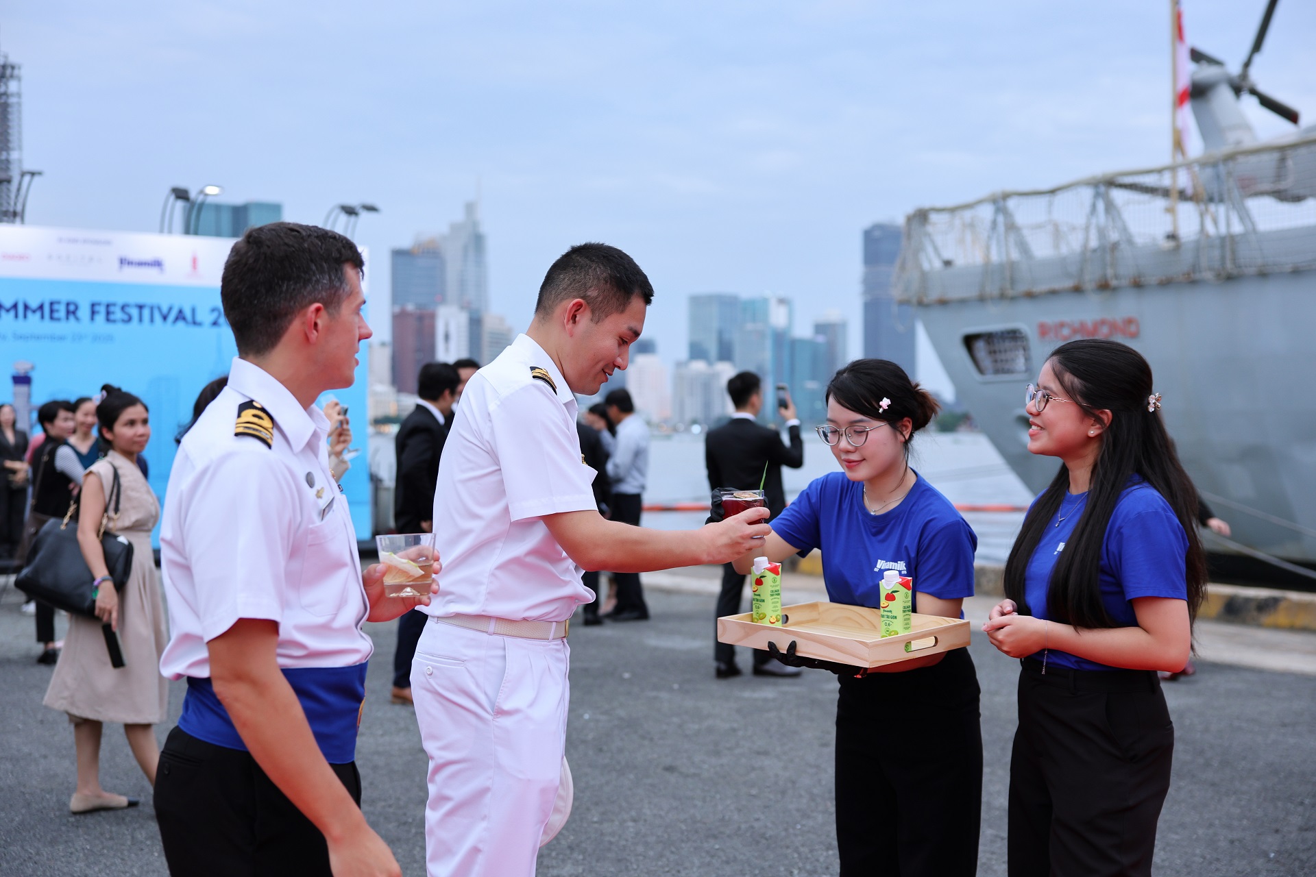 Món Việt xuất hiện trong sự kiện đón tàu Hải quân Hoàng gia Anh - Ảnh 8.