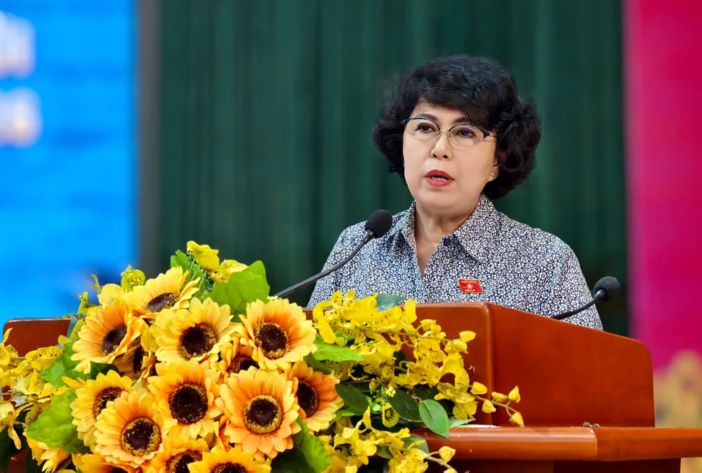 Bà Tô Thị Bích Châu phát biểu tại hội nghị. Ảnh: NT cu-tri-xa-binh-chanh-cu-buc-xuc-vi-du-an-treo-lien-quan-den-ba-truong-my-lan-1.jpg